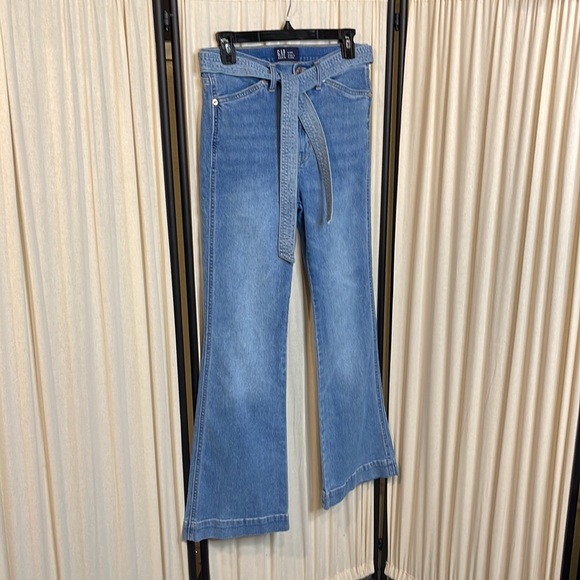 EUC- GAP HIGH RISE FLARE JEANS WITH BELT SIZE 6/28 R - Picture 2 of 9
